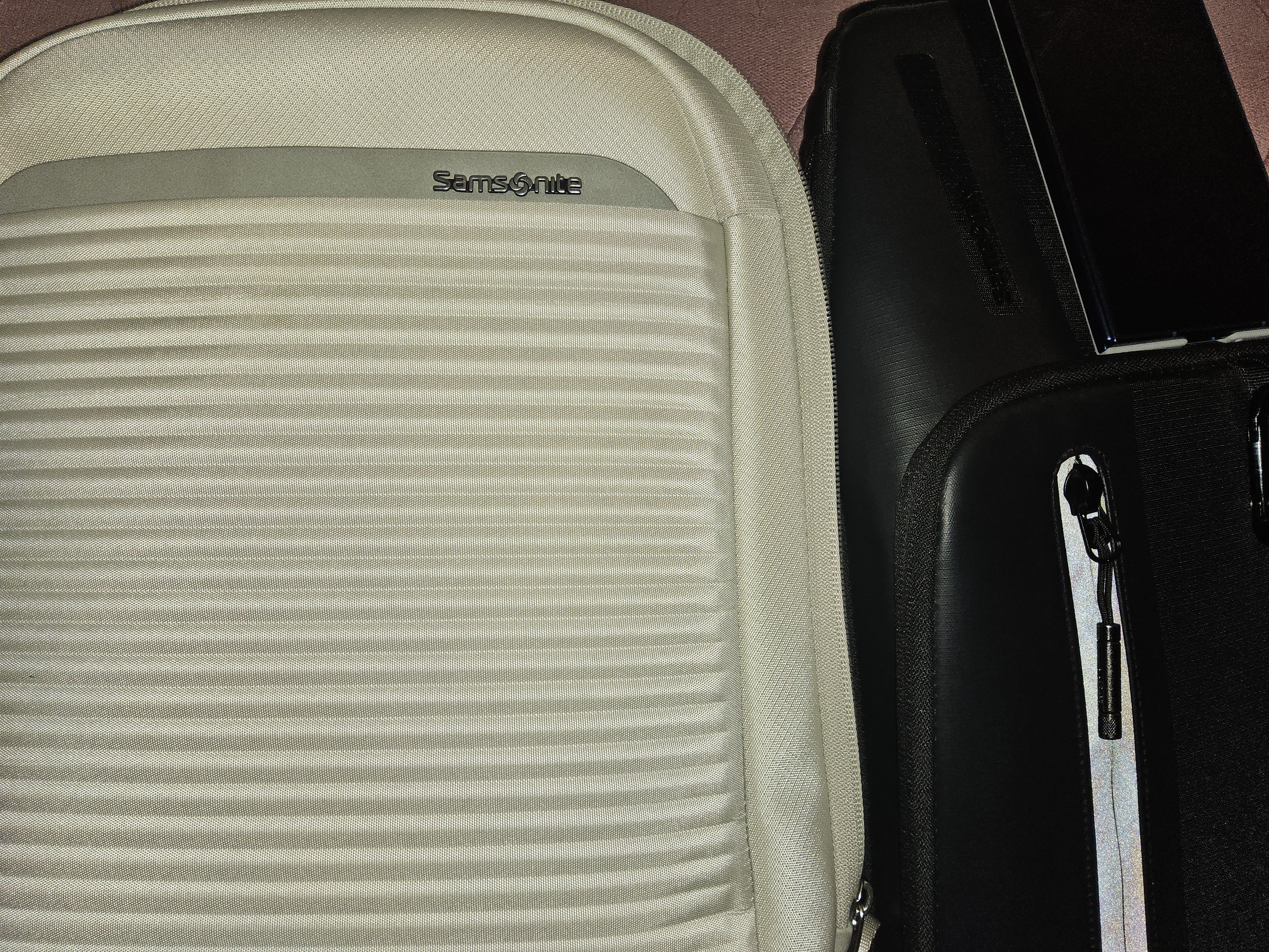 Samsonite çantalarım ve Z Fold 7 telefonum