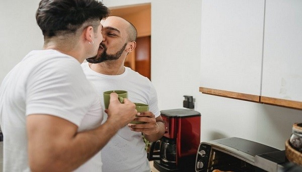 Eşcinsellikte aktif pasif nedir? Nasıl anlaşılır?