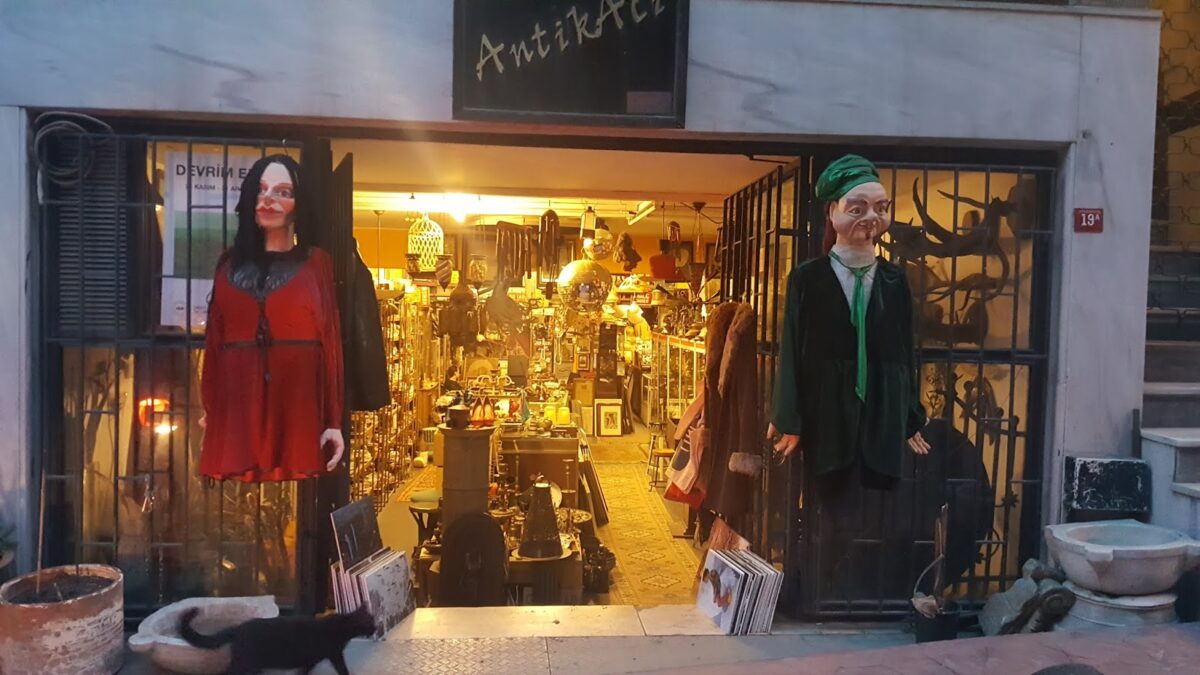 Cihangir semti Beyoğlu – Gay hamamına giderken