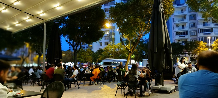 Starbucks adana özal şubesi